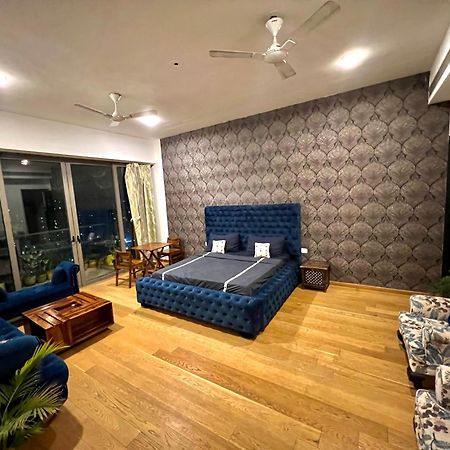 Luxury Master Bedroom With Bathtub N Private Entry Gurgaon Esterno foto