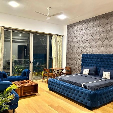 Luxury Master Bedroom With Bathtub N Private Entry Gurgaon Esterno foto
