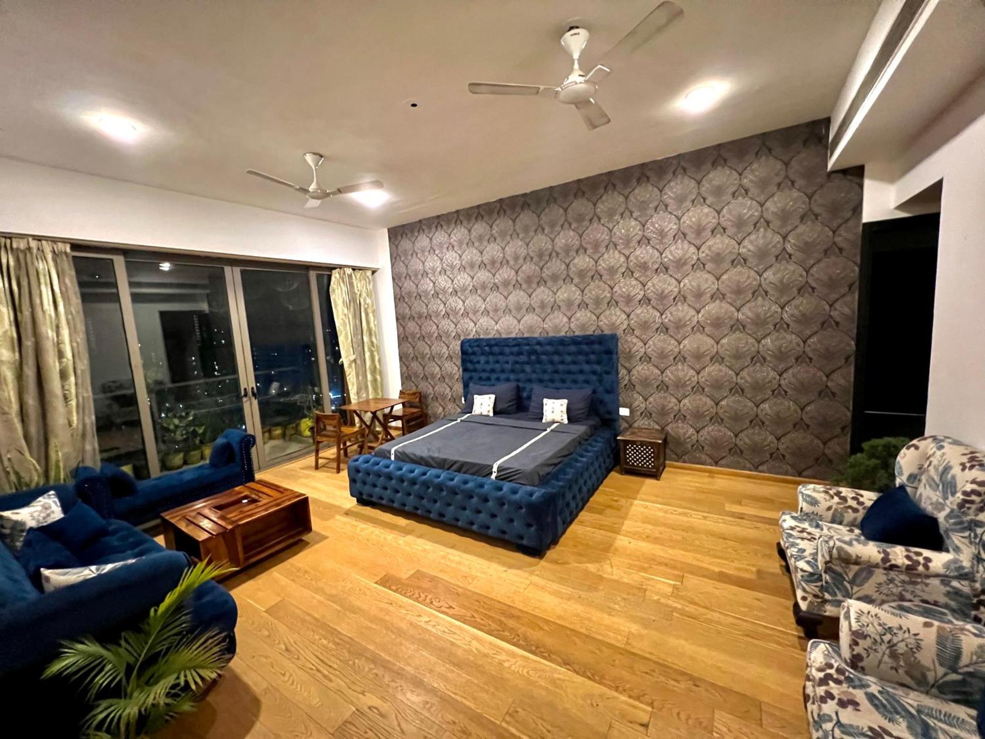 Luxury Master Bedroom With Bathtub N Private Entry Gurgaon Esterno foto